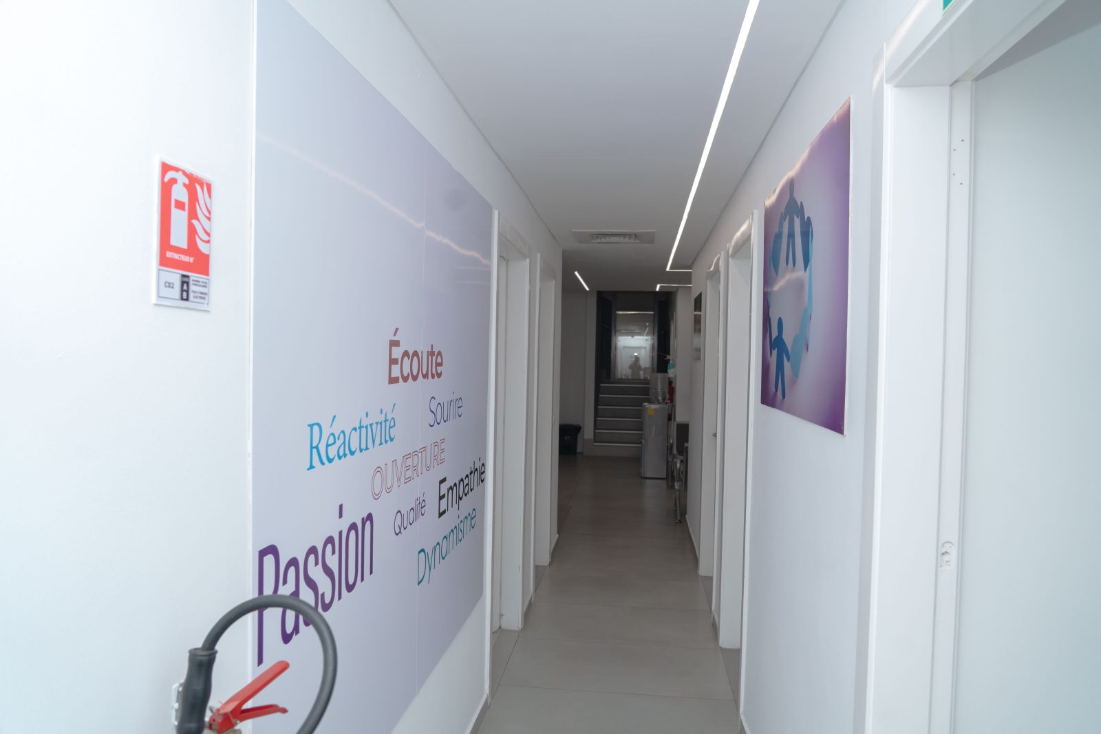 Couloir desservant les salles d'examen — CIMEDIC, Marcory
