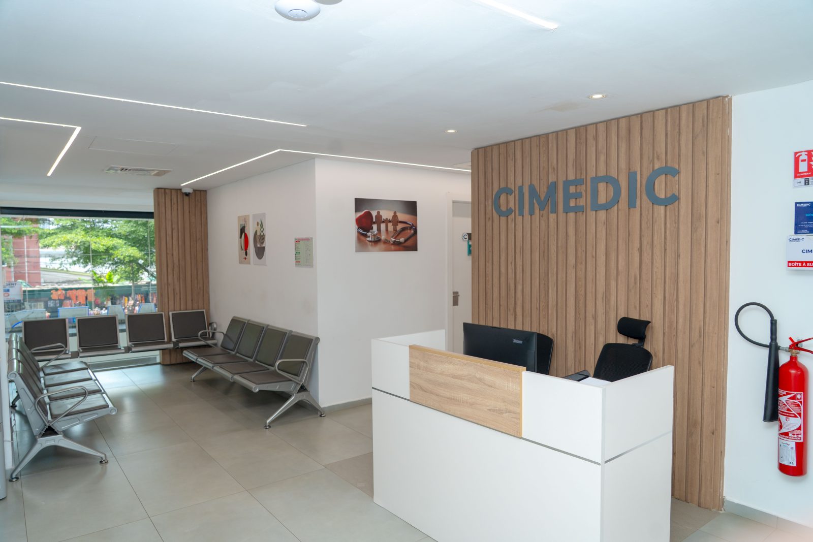 Salle d’attente — CIMEDIC, Marcory