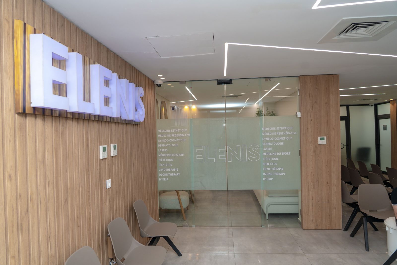 Le salon d’attente — ELENIS, CIMEDIC Marcory